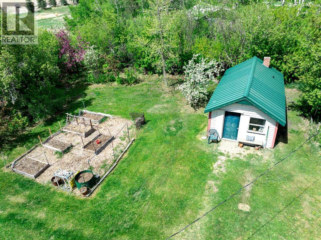 GARDEN AND GUEST CABIN
