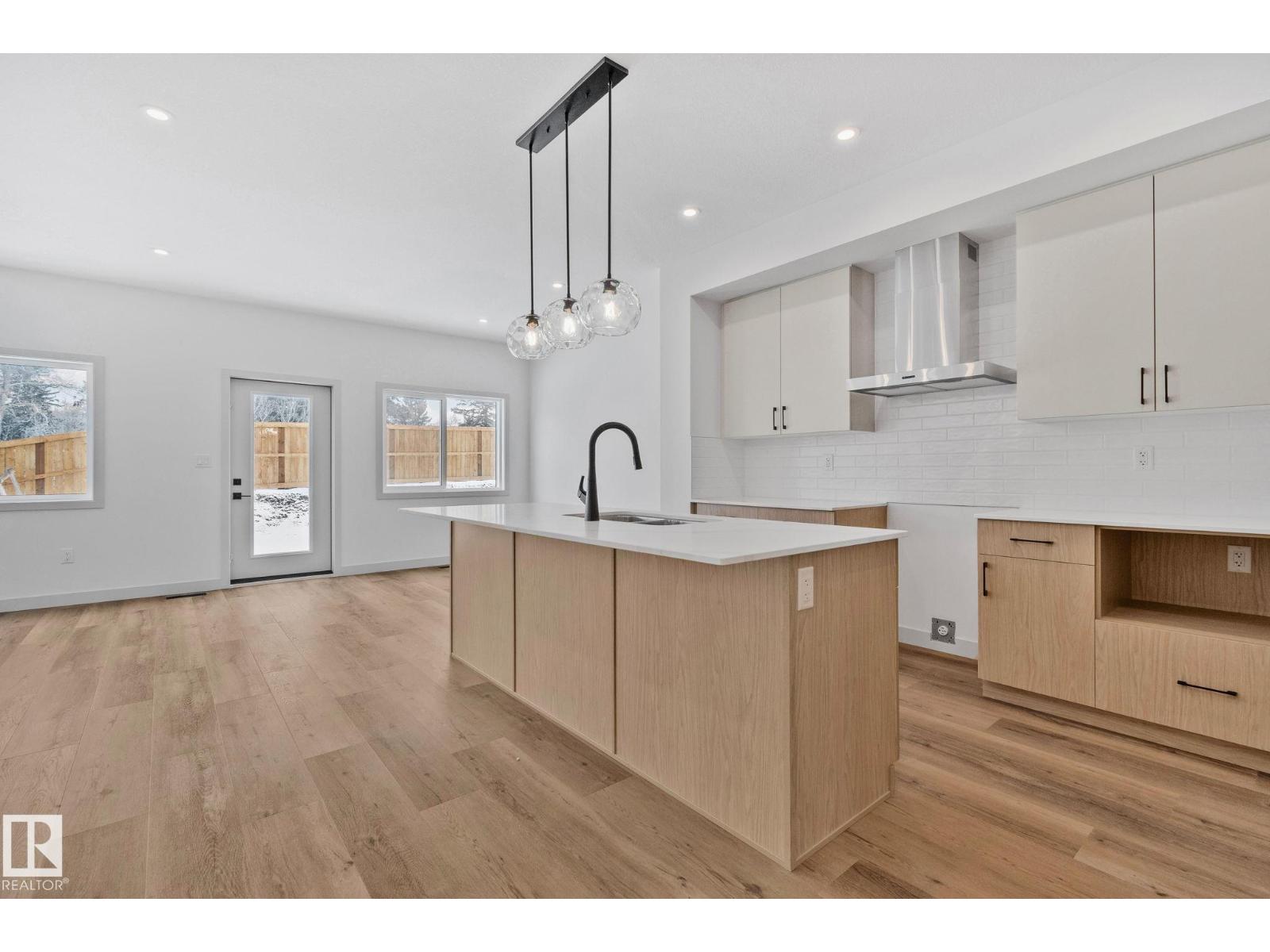 122 Royal Street - photo 2
