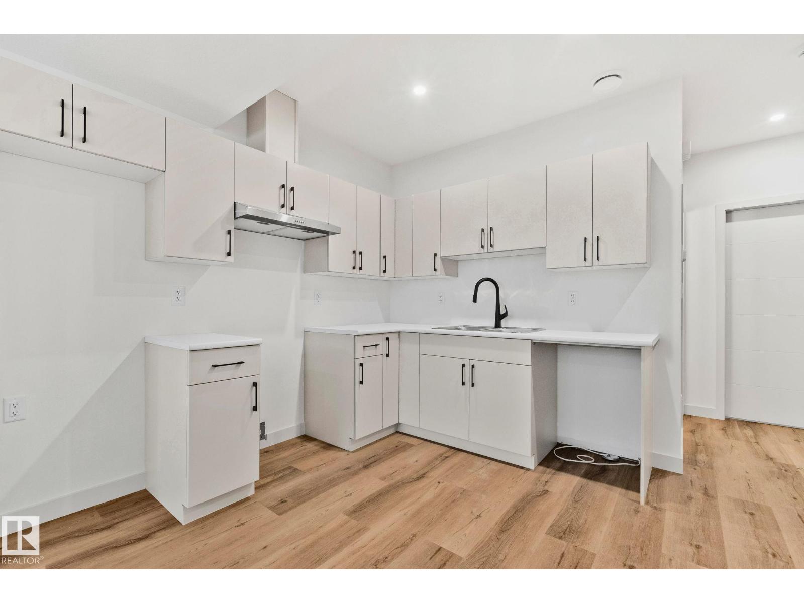 122 Royal Street — photo 33