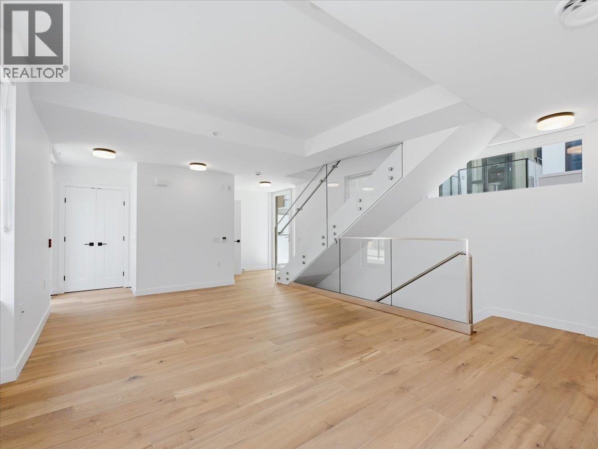 6833 CAMBIE STREET — photo 3