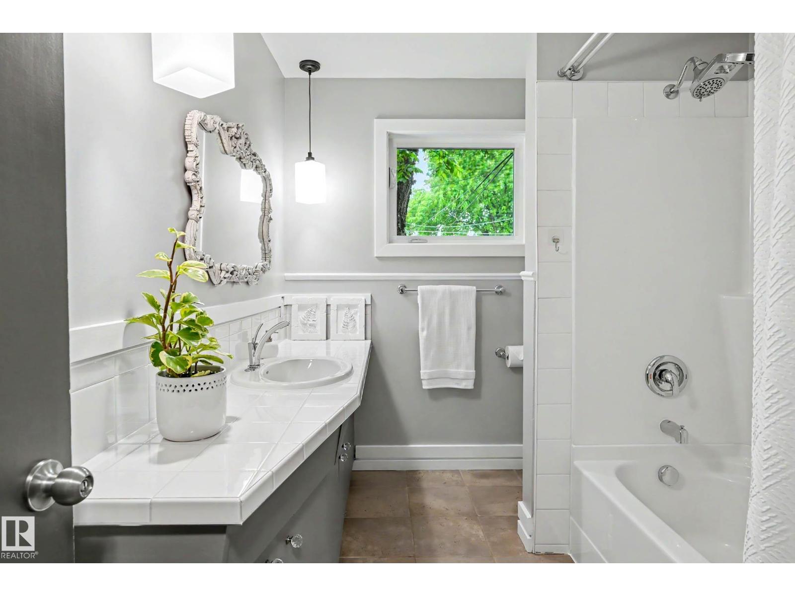12115 40 AV NW NW - 22