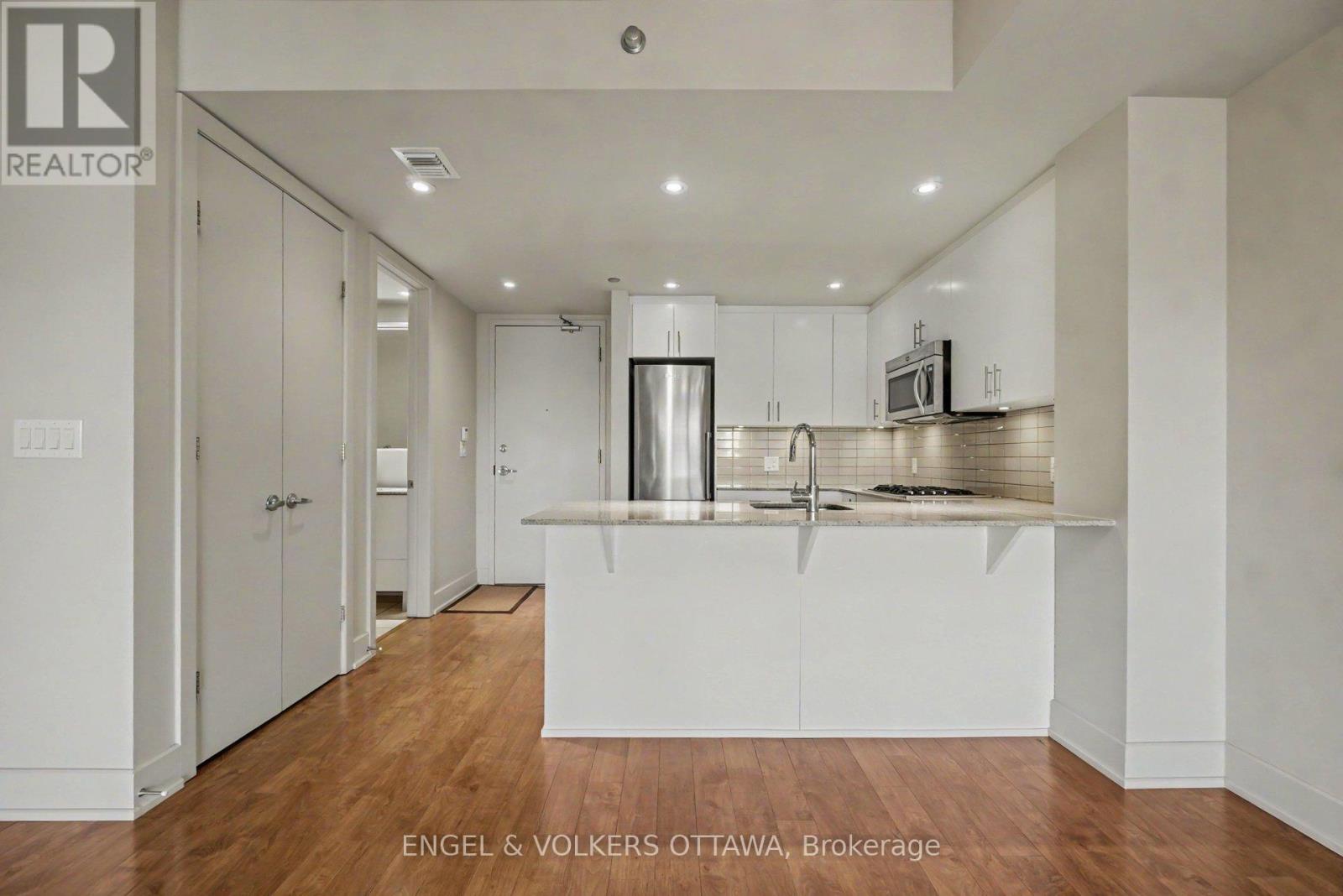 #605 7 MARQUETTE AVENUE - 16