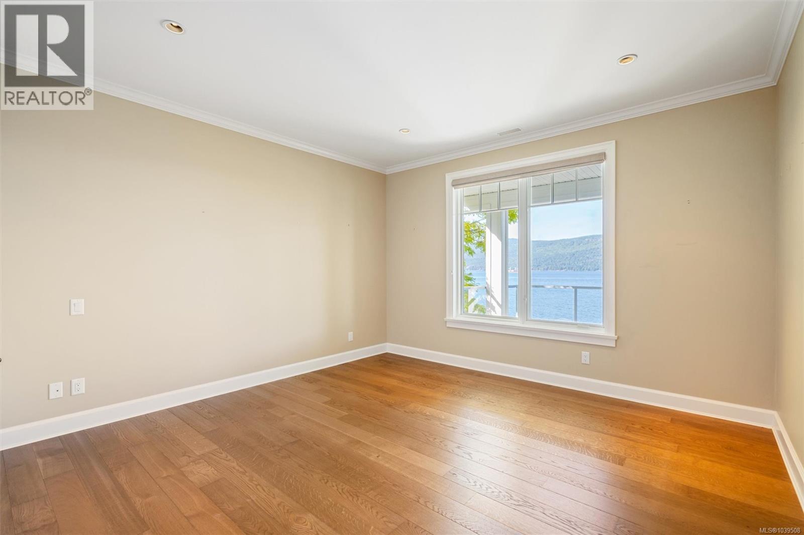 221 Marine Dr - 32