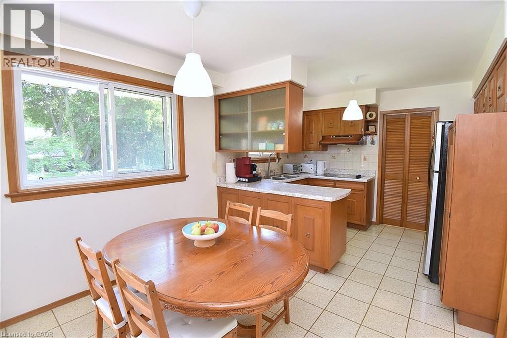 372 FENNELL Avenue W - 11