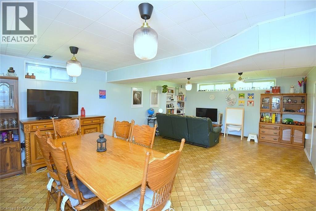 372 FENNELL Avenue W - 28