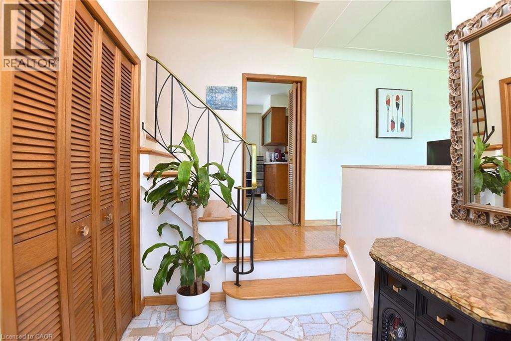 372 FENNELL Avenue W - 6