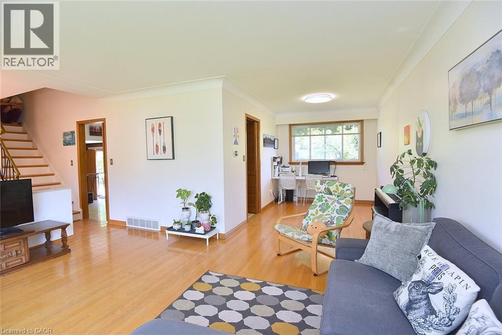 372 FENNELL Avenue W - 8