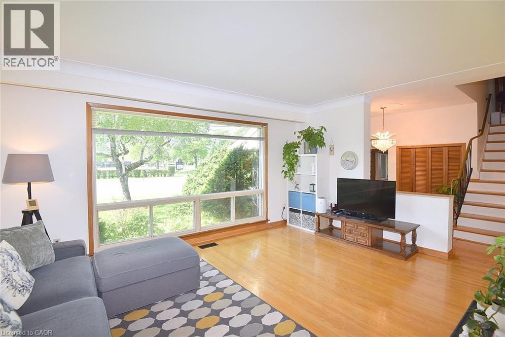 372 FENNELL Avenue W - 9