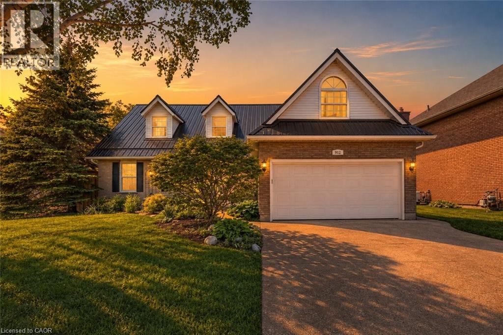 912 PARKWOOD Drive - 1