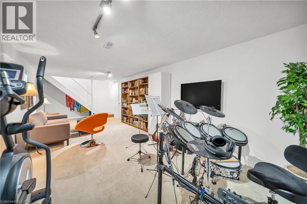 912 PARKWOOD Drive - 40