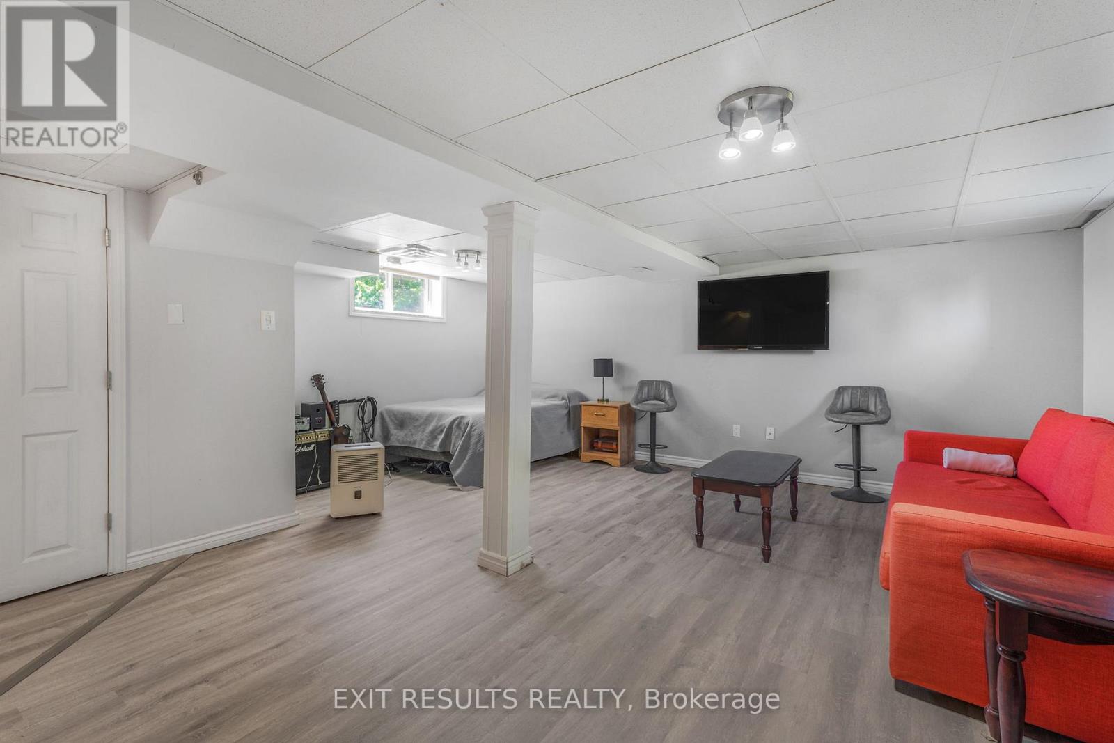 8 BEAVER LANE - 15