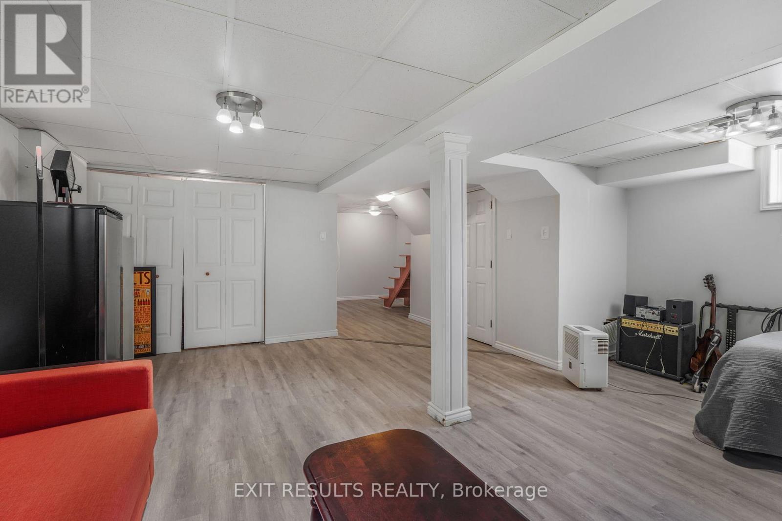 8 BEAVER LANE - 16