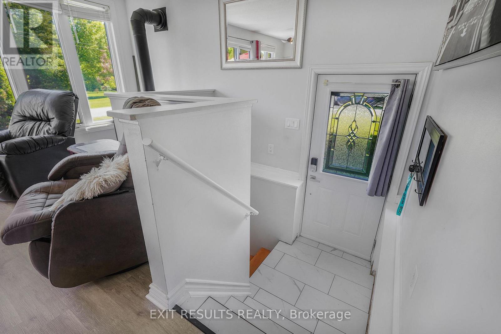 8 BEAVER LANE - 3