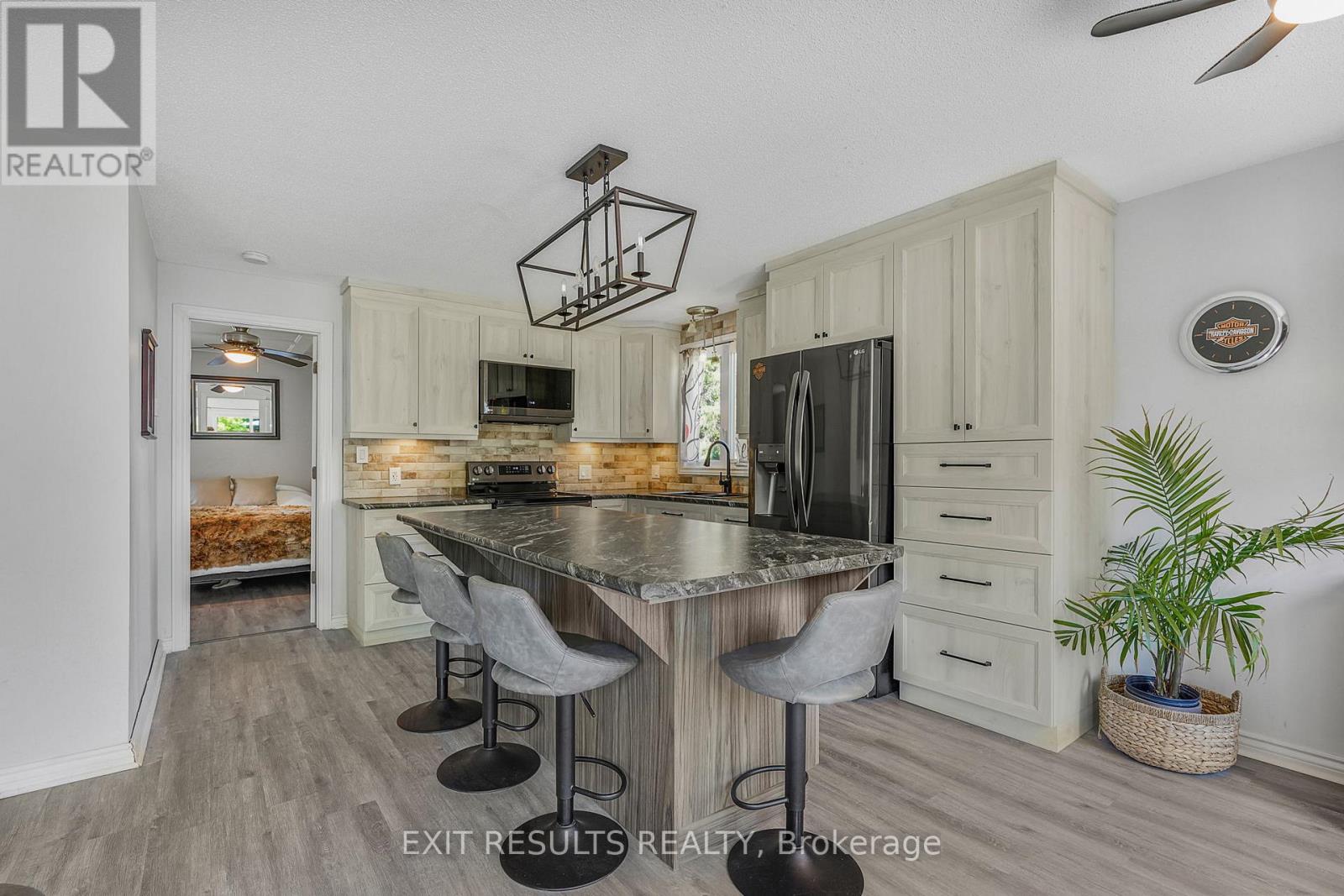 8 BEAVER LANE - 4