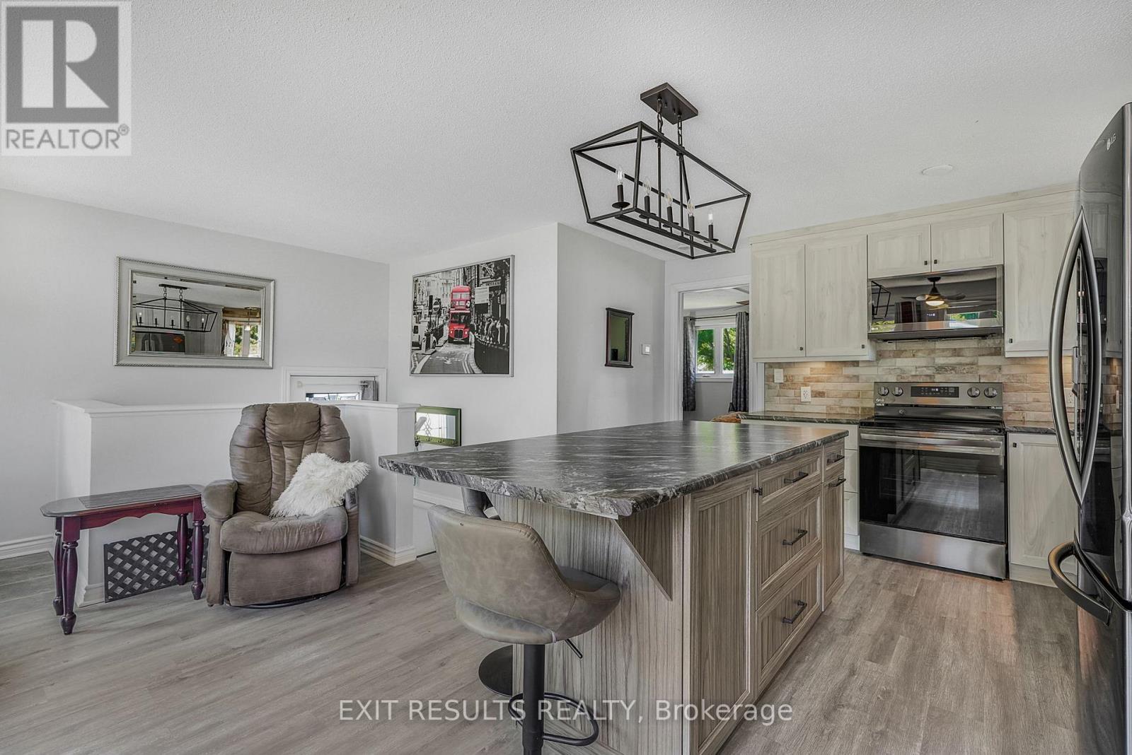 8 BEAVER LANE - 5