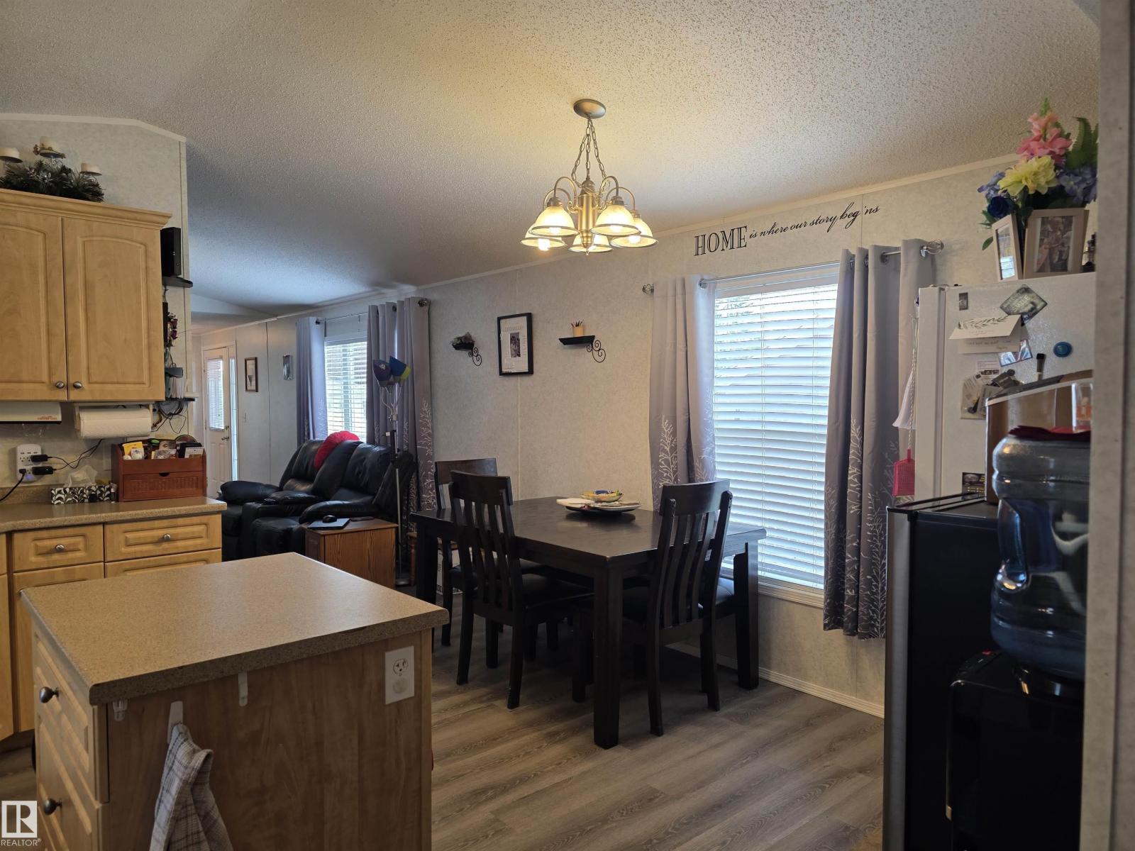 5012 53 Ave - photo 3
