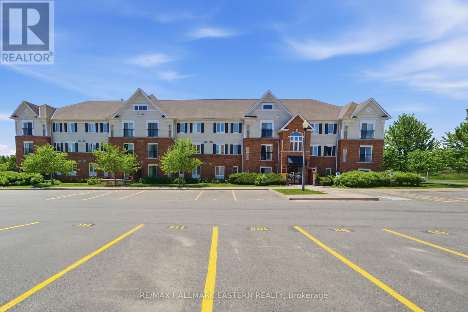 #101 300 SPILLSBURY DRIVE - 1