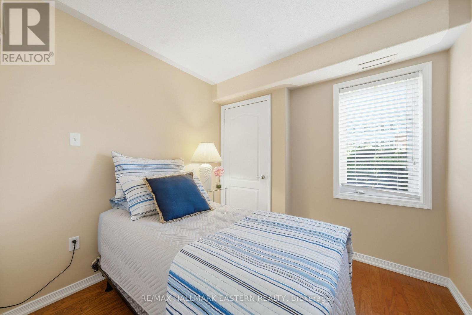#101 300 SPILLSBURY DRIVE - 16