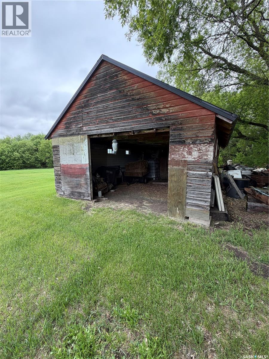 22 acres picture perfect acreage Norquay - 40