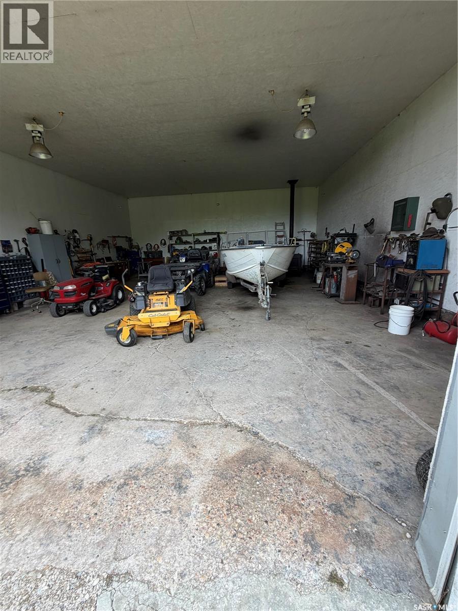 22 acres picture perfect acreage Norquay - 36