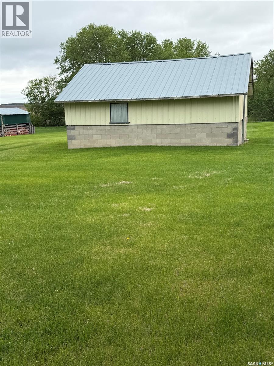 22 acres picture perfect acreage Norquay - 37