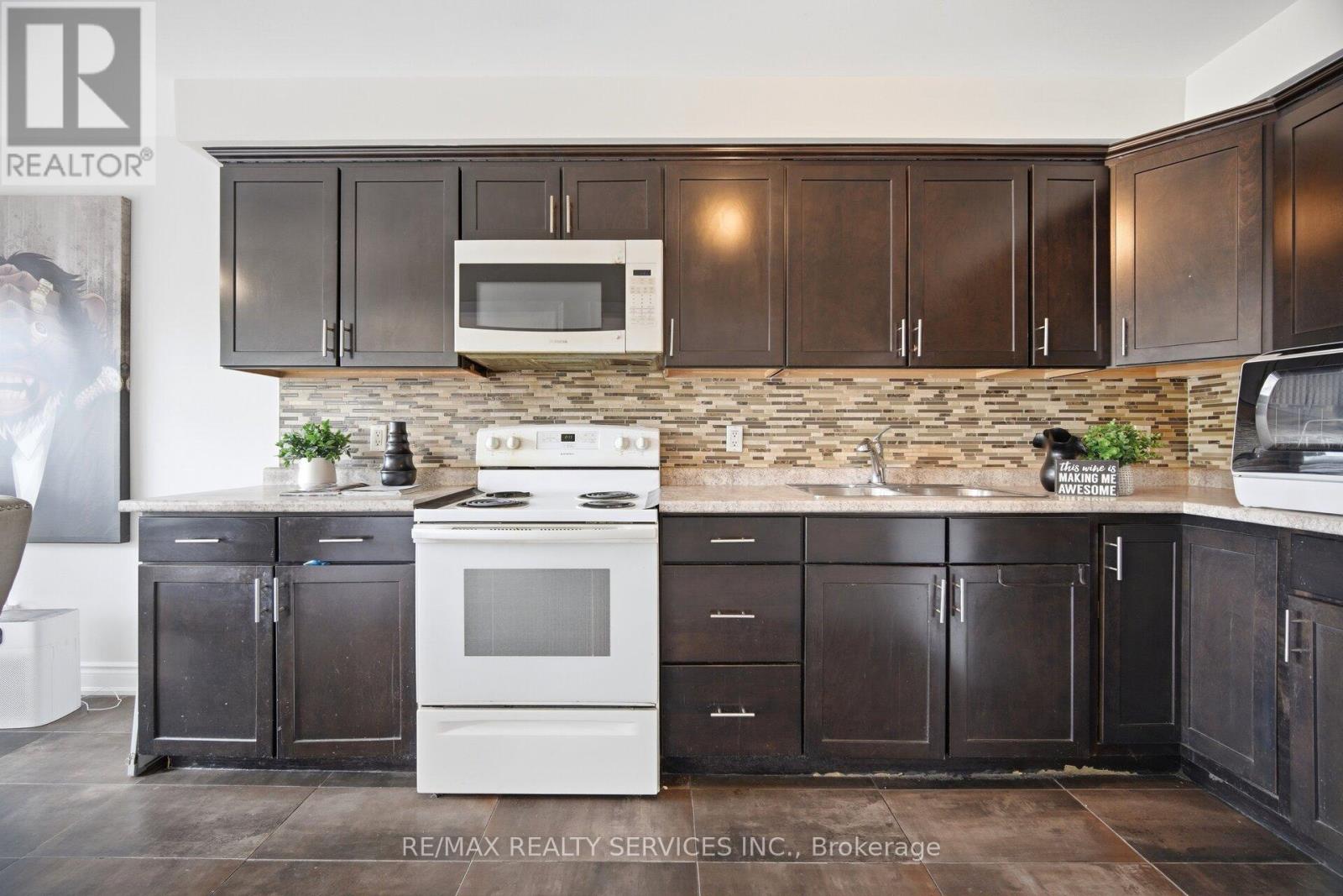 #47 43 VODDEN COURT - 19