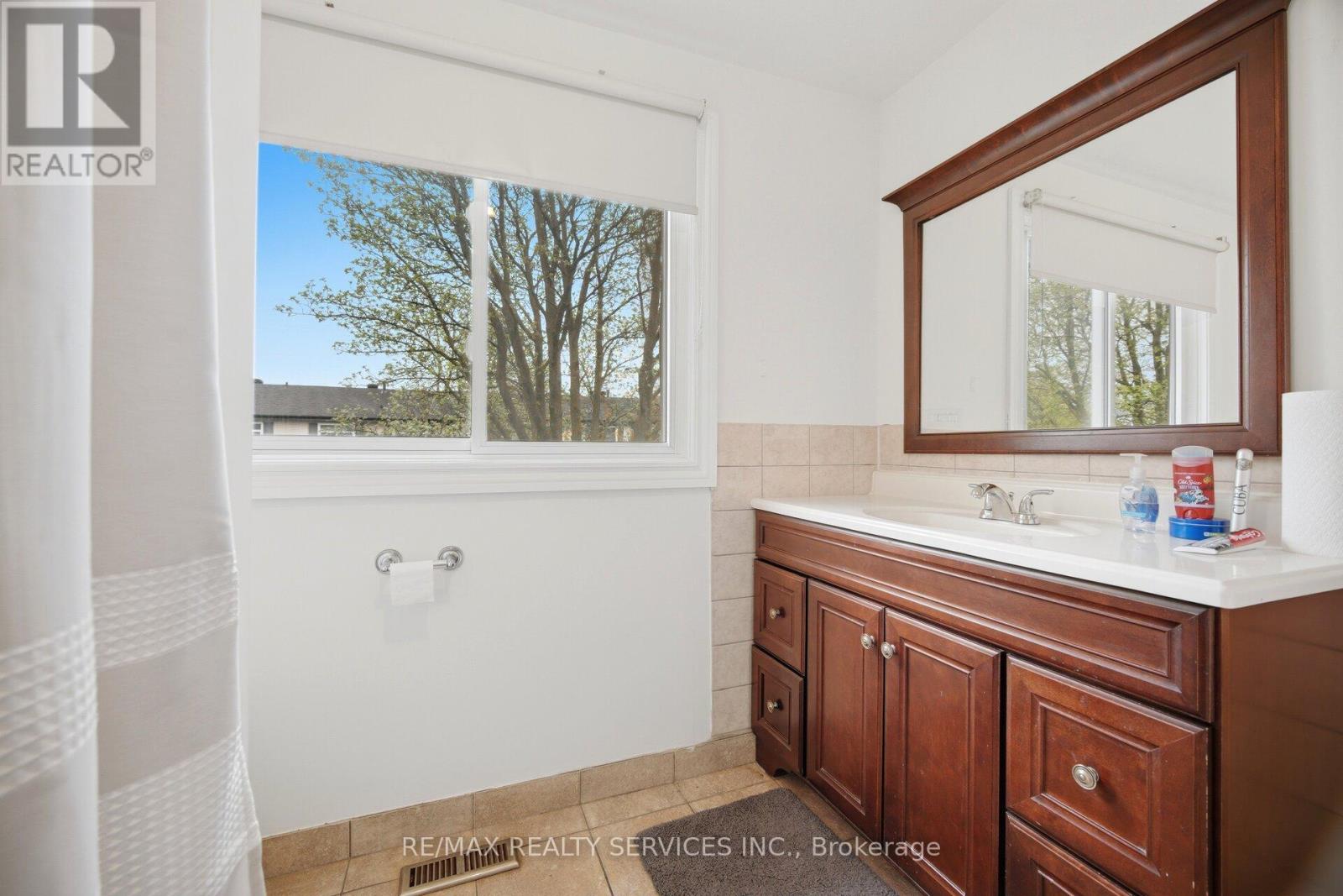 #47 43 VODDEN COURT - 28