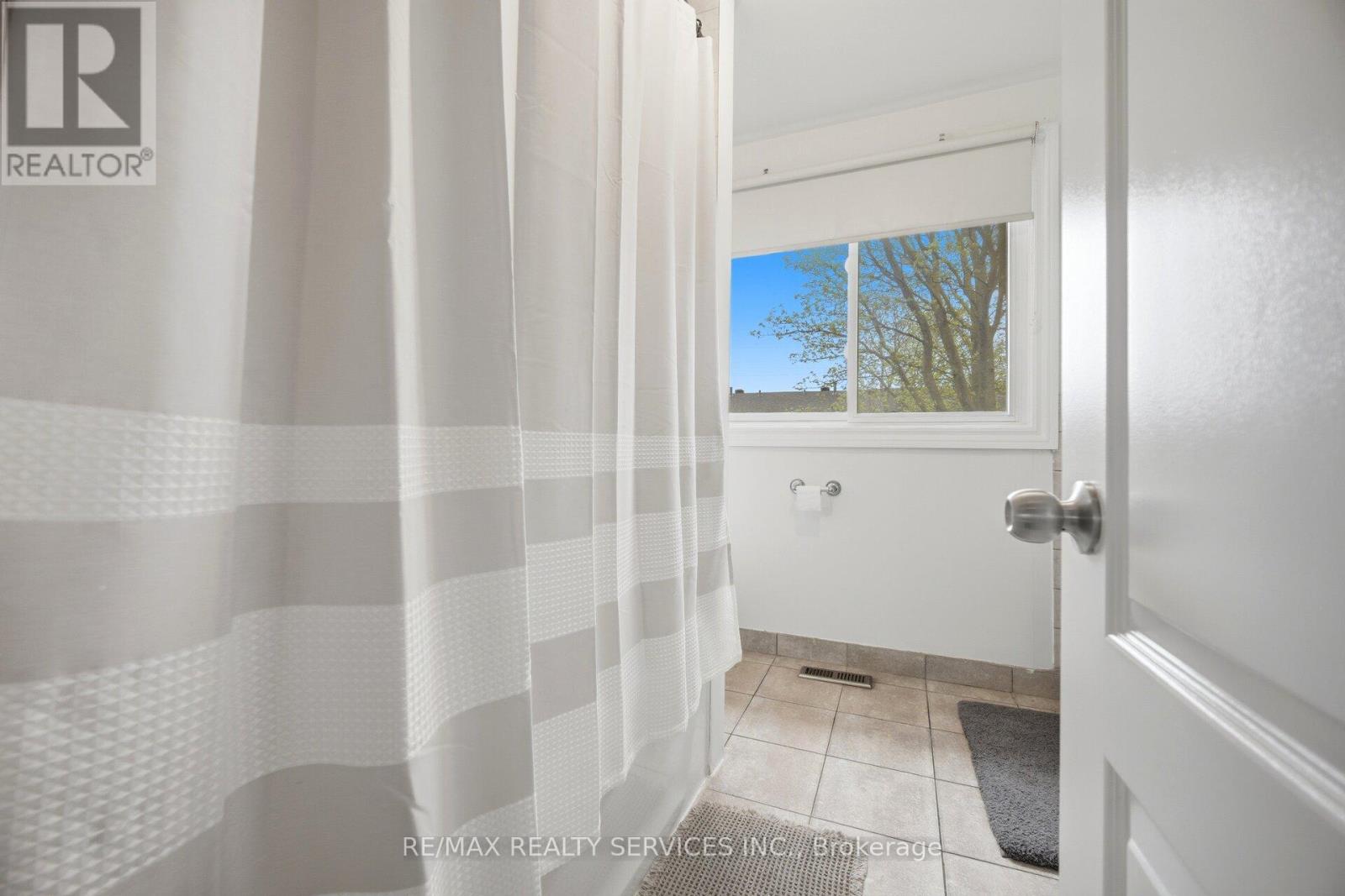 #47 43 VODDEN COURT - 29