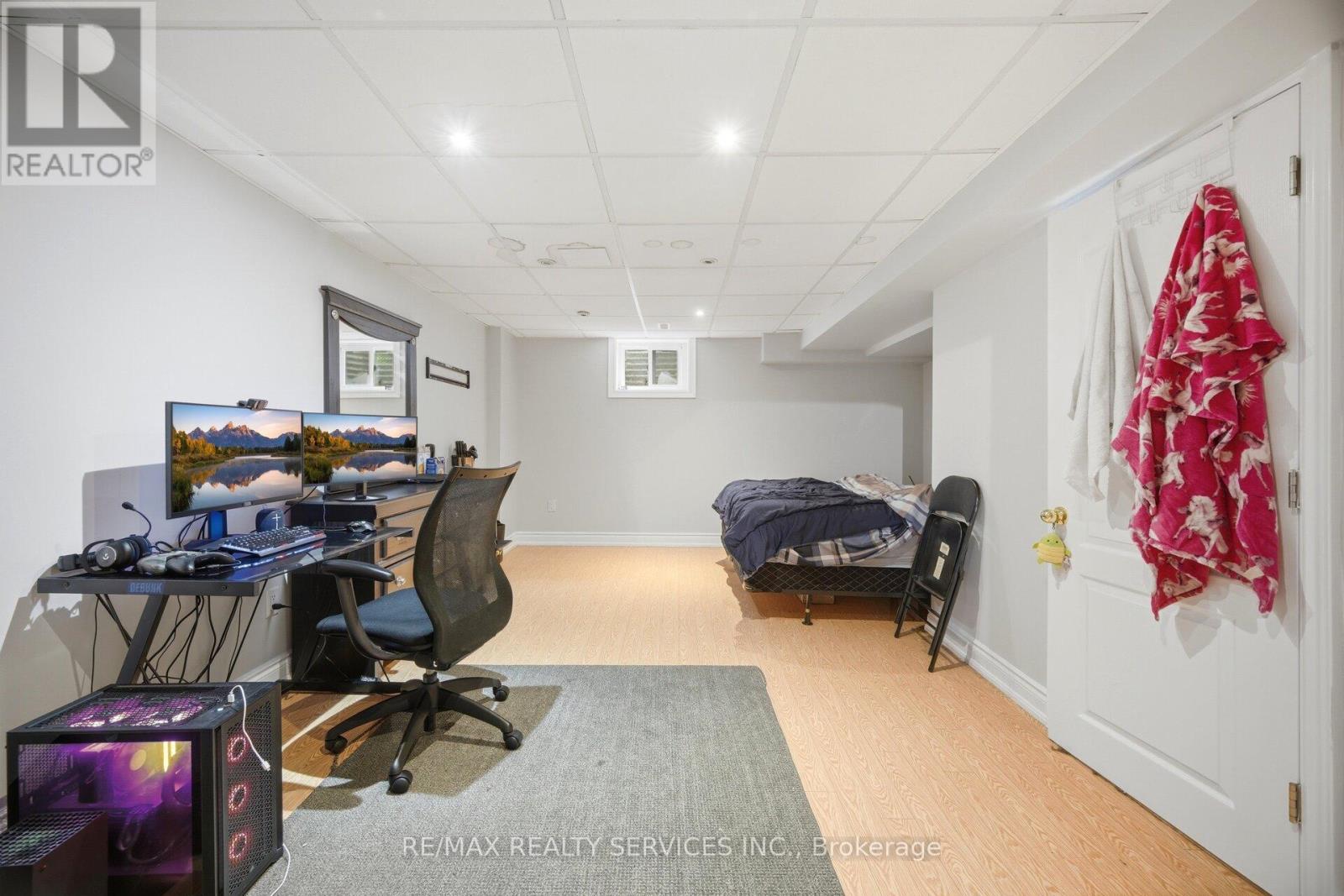 #47 43 VODDEN COURT - 32
