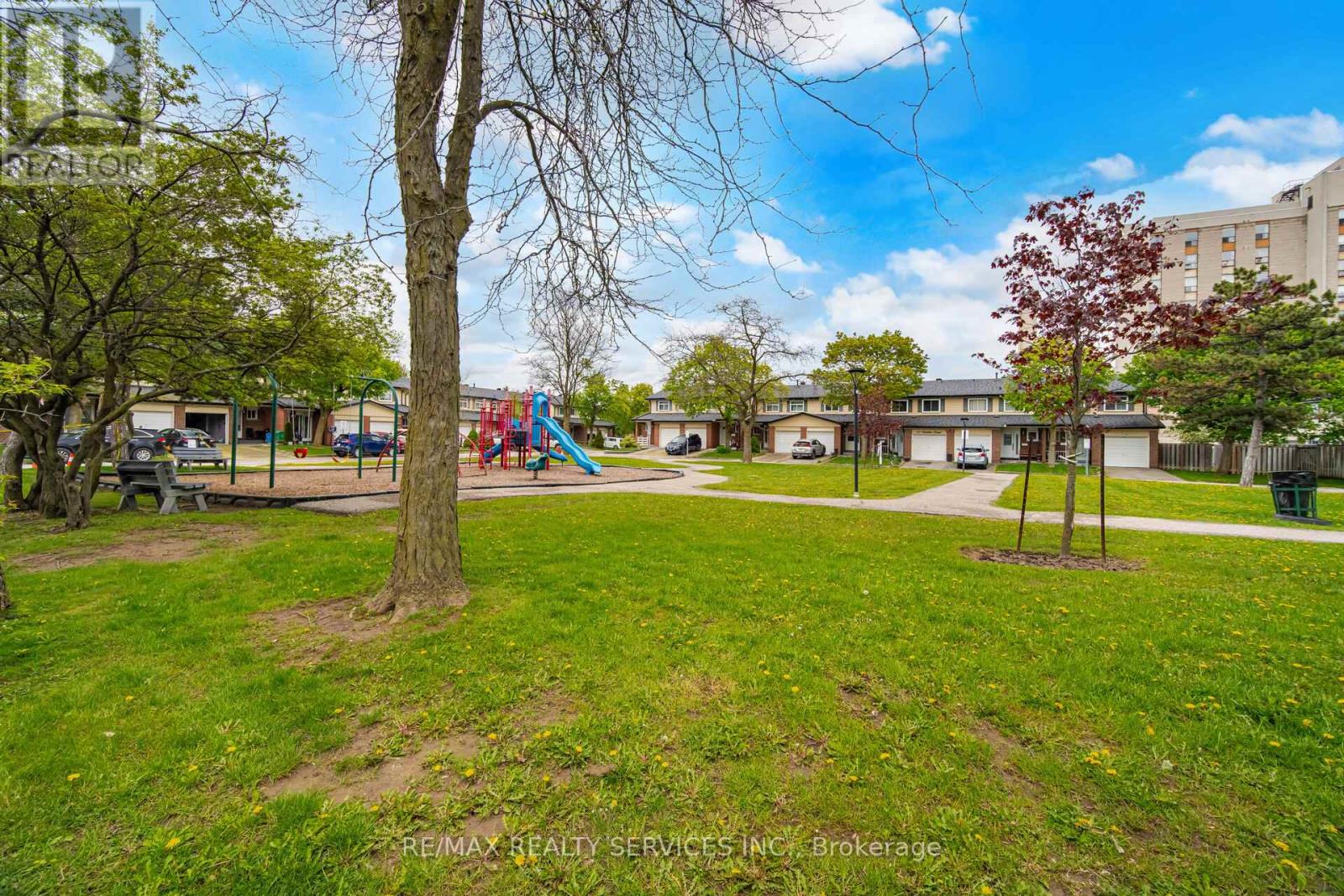#47 43 VODDEN COURT - 42