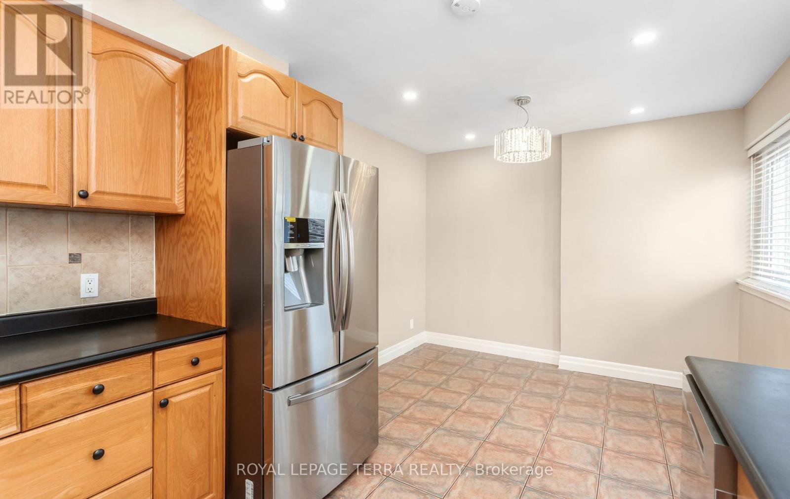 2475 BROOKHURST ROAD - 11