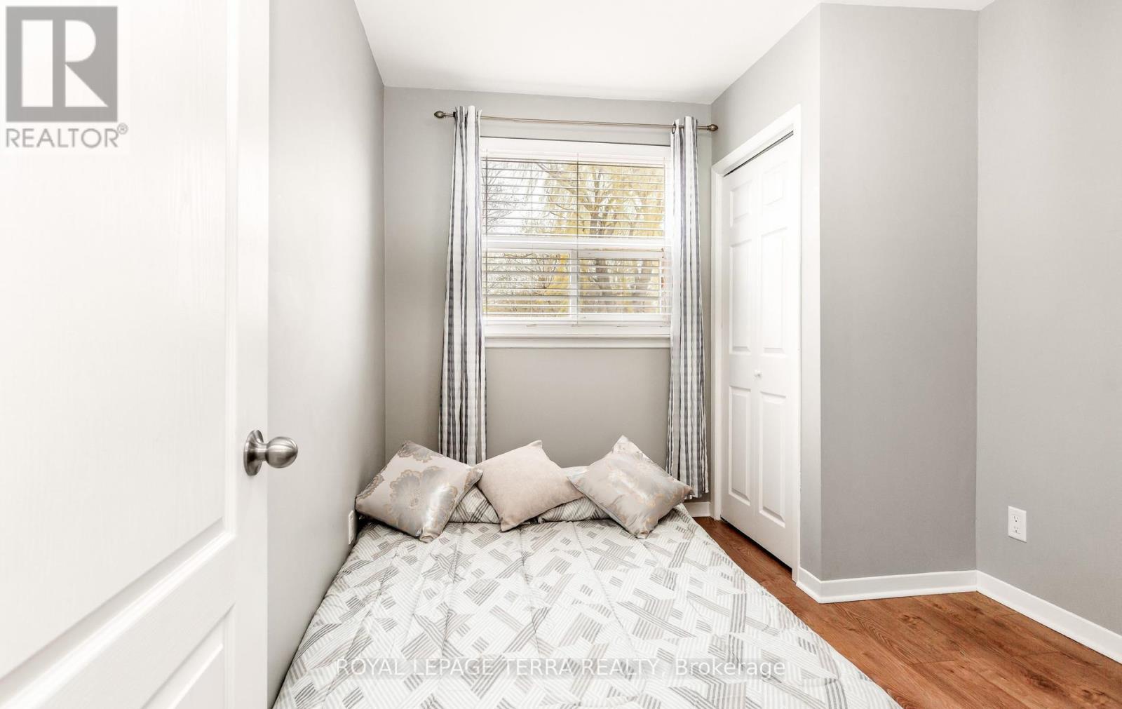 2475 BROOKHURST ROAD - 22