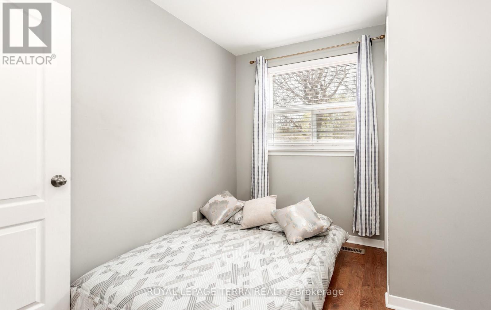 2475 BROOKHURST ROAD - 23