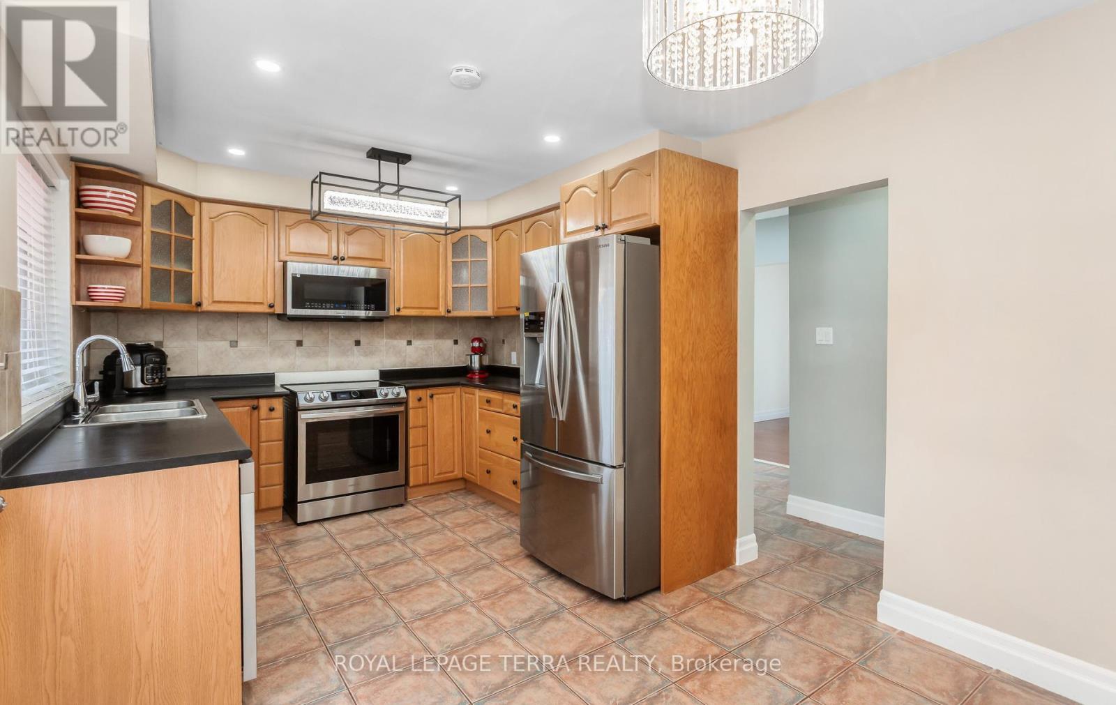 2475 BROOKHURST ROAD - 7