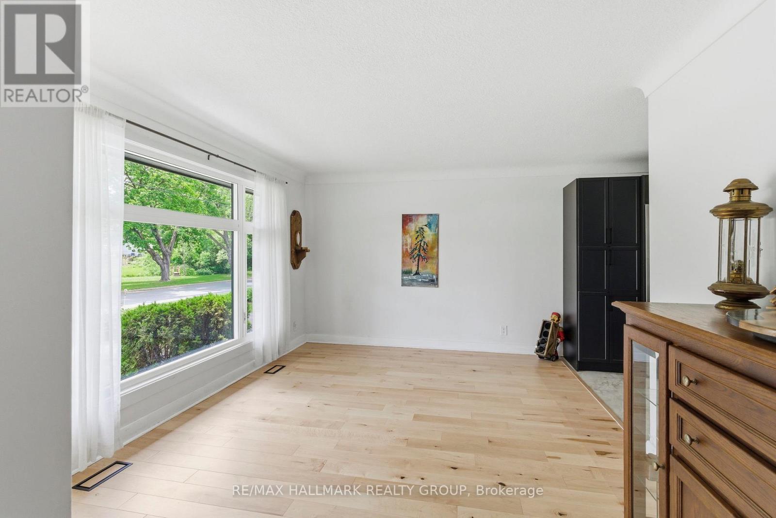 37 BROOKVIEW CRESCENT - Image 3