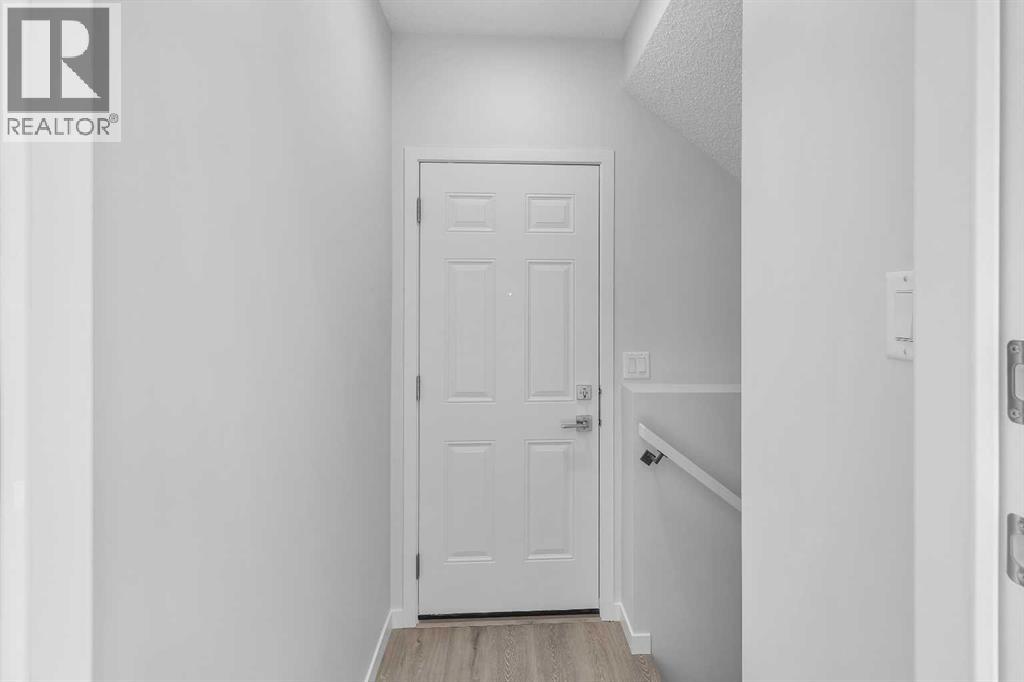 20 Iris Crescent — photo 42