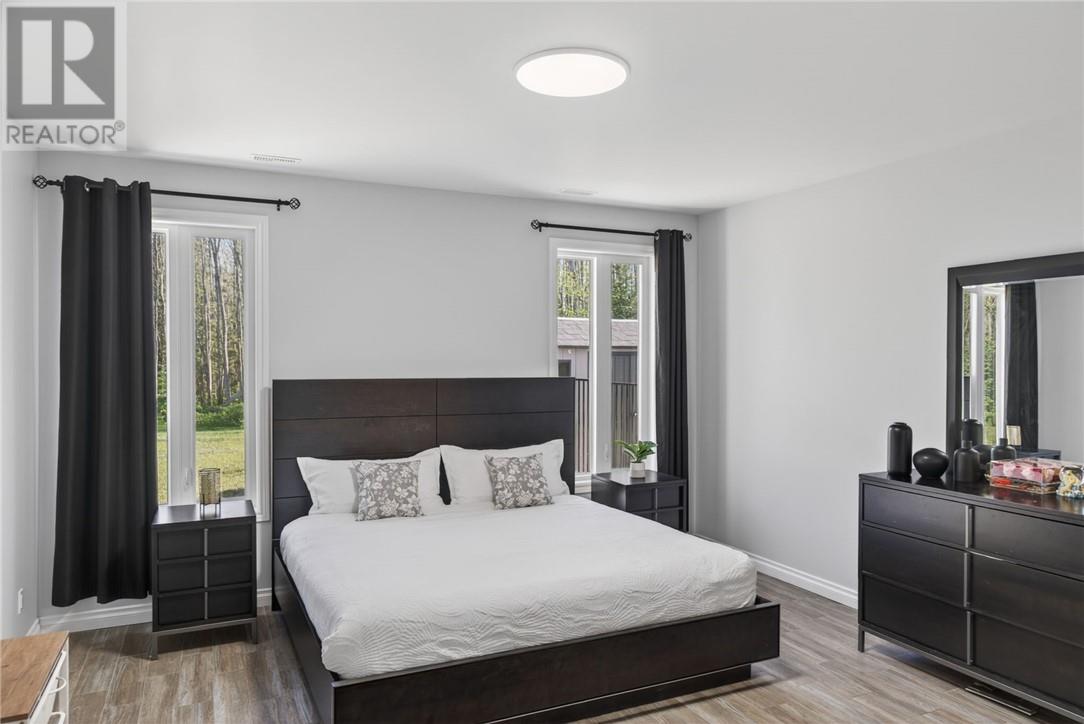 5381 Desmarais - 25