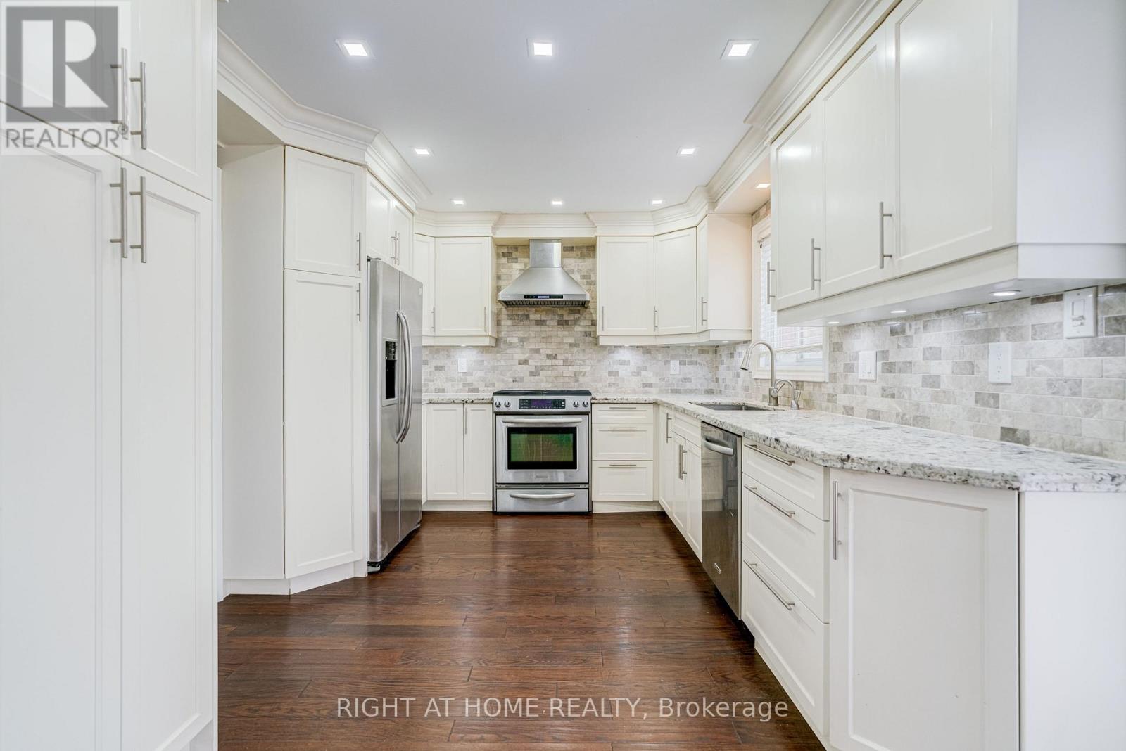 54 WOODSIDE COURT - 6