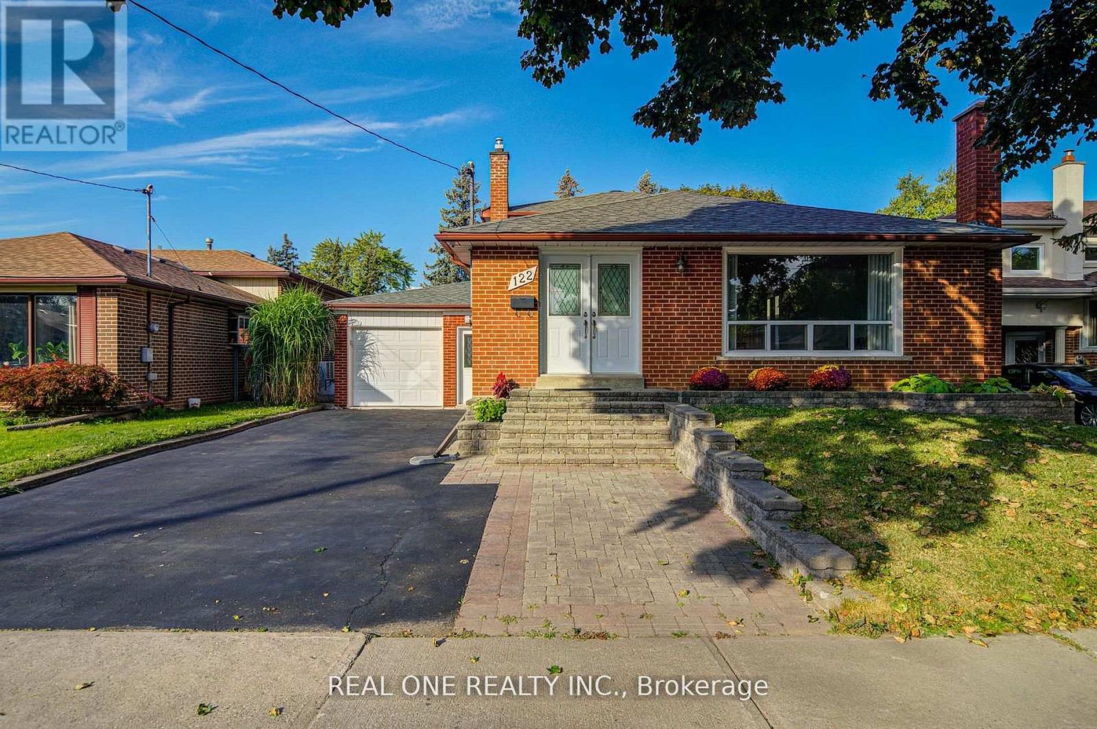 122 MARILAKE DRIVE - 1