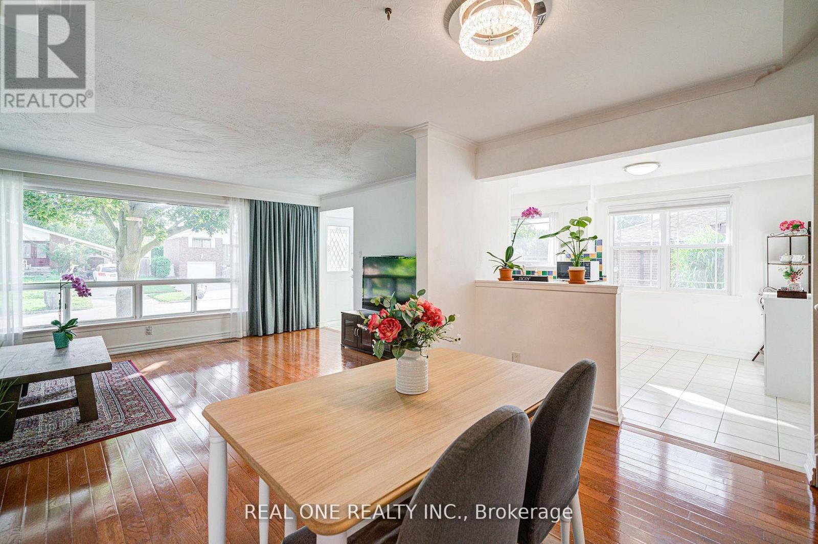 122 MARILAKE DRIVE - 12