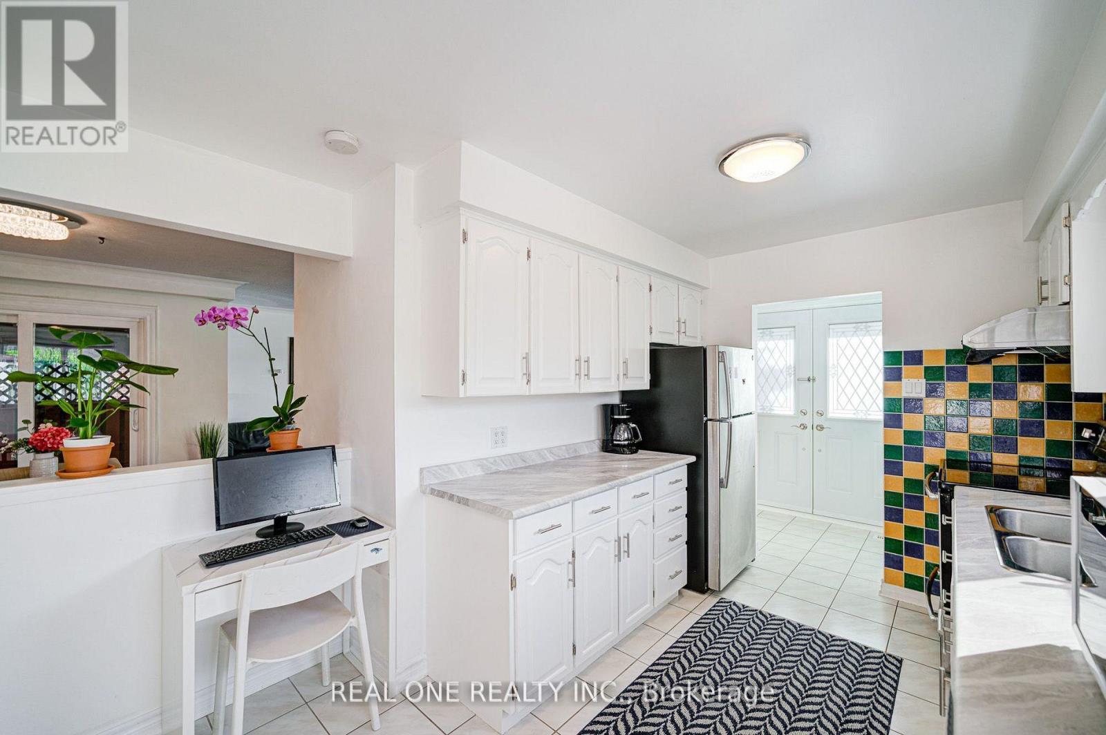 122 MARILAKE DRIVE - 14