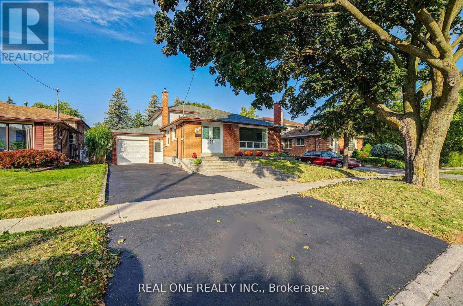 122 MARILAKE DRIVE - 2