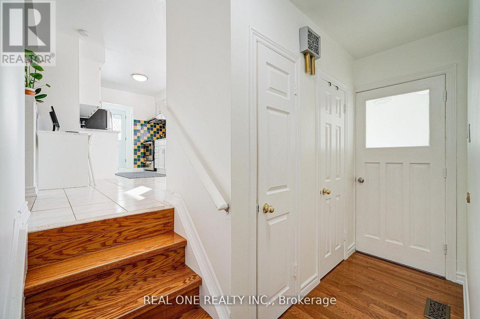 122 MARILAKE DRIVE - 21