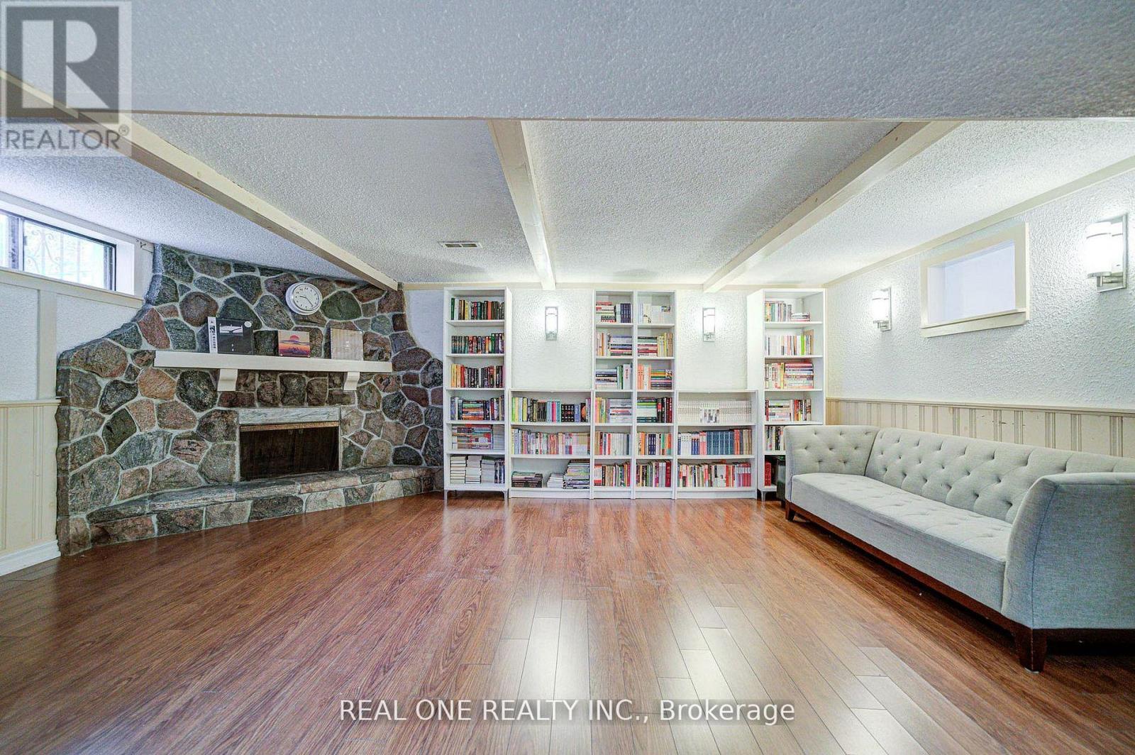 122 MARILAKE DRIVE - 40