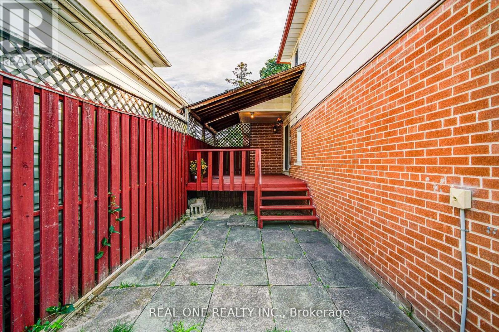 122 MARILAKE DRIVE - 46