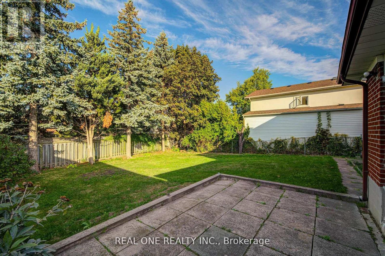 122 MARILAKE DRIVE - 49