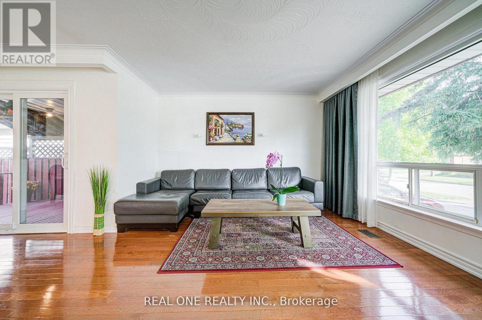 122 MARILAKE DRIVE - 7