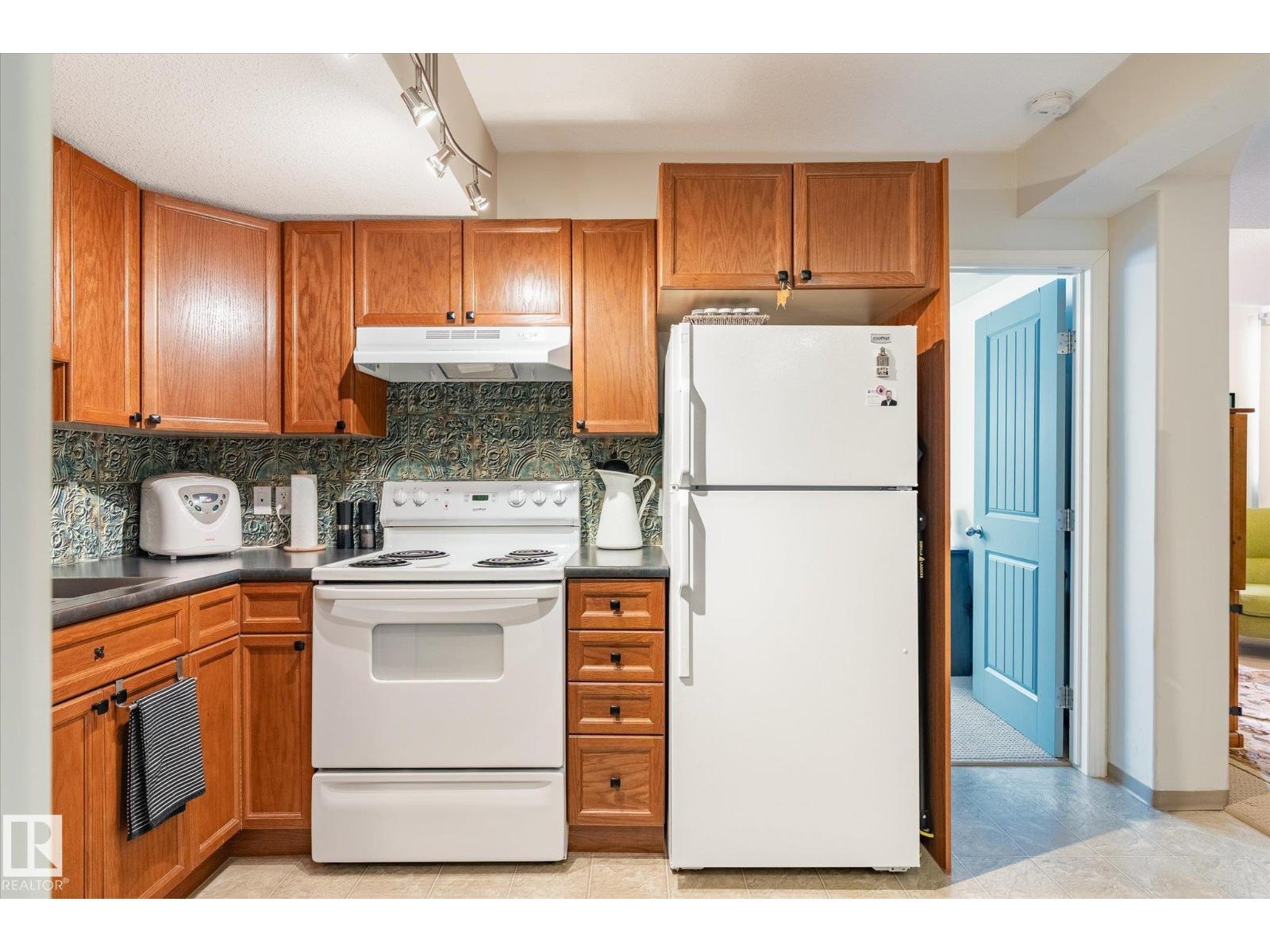 #5 4902B 43 ST - 11
