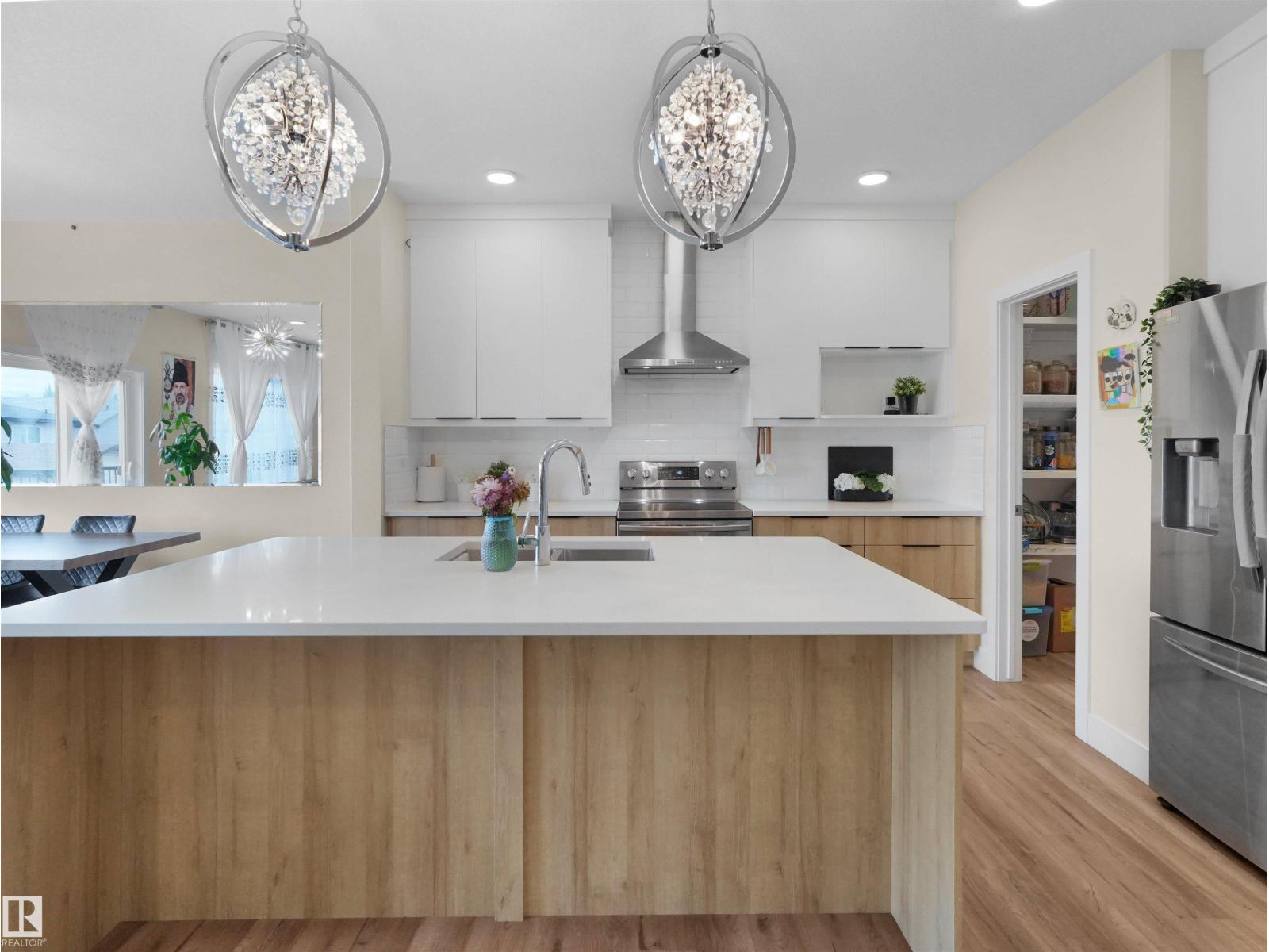 9923 222 ST NW - 3