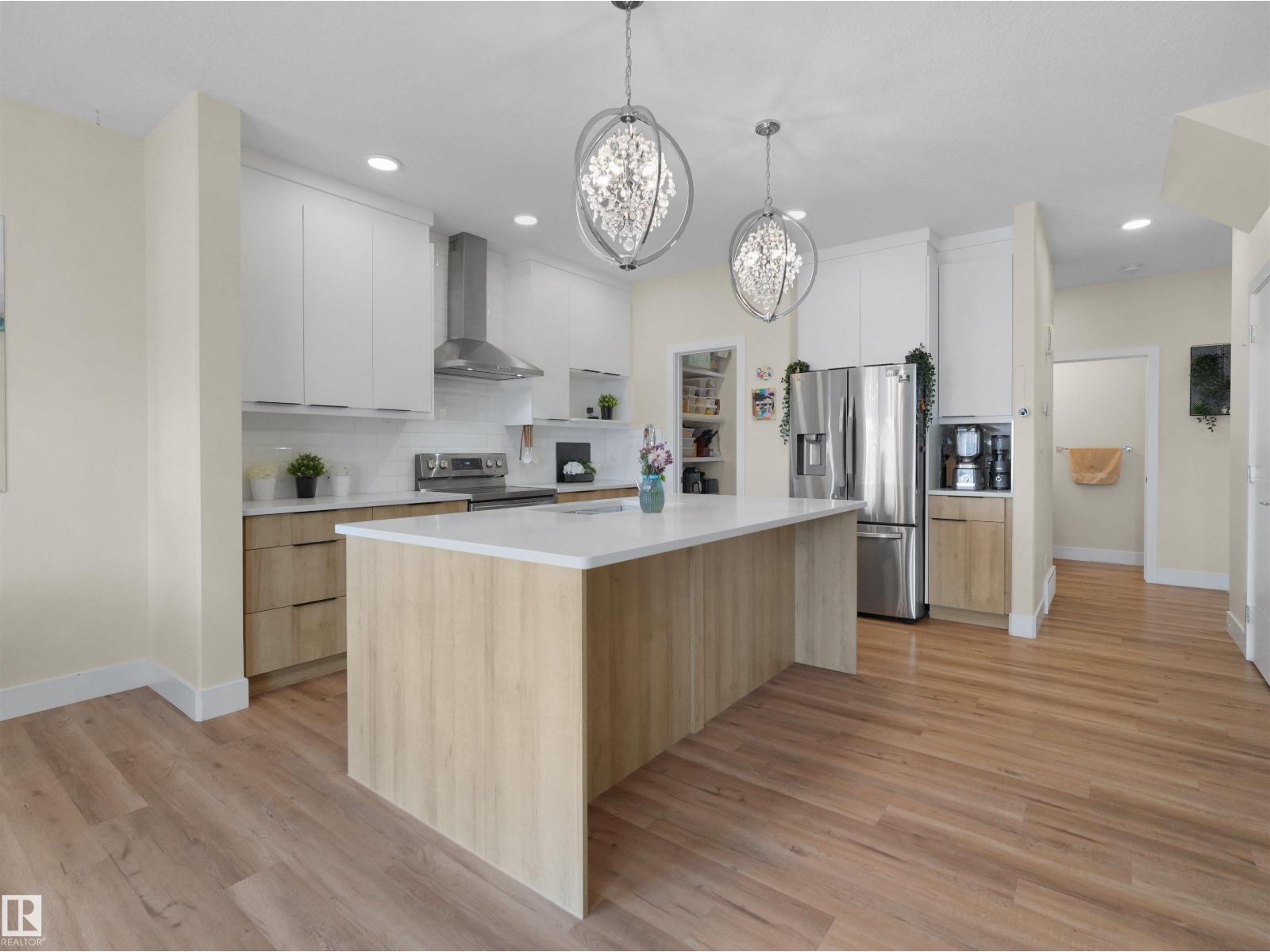 9923 222 ST NW - 4
